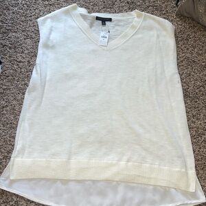 Stunning Banana Republic Sleeveless Cream Blouse! Size: M